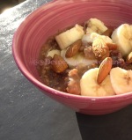 Porridge de kasha à la banane et amandes https://idaliciousmag.wordpress.com/2013/05/19/porridge-de-kasha-a-la-cannelle/
