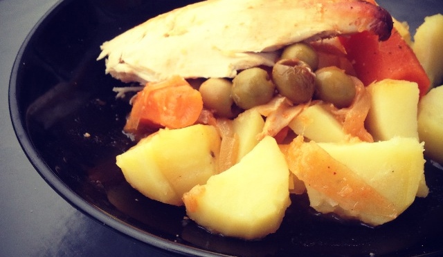 Poulet aux olives et pommes de terre